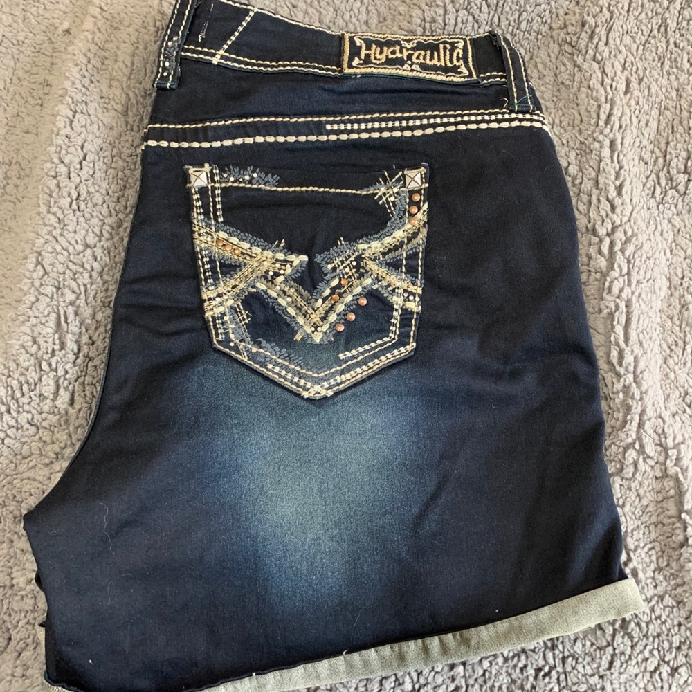 Shorts - Picture 3 of 3